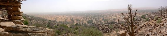 1024px-Panorama_Dogon