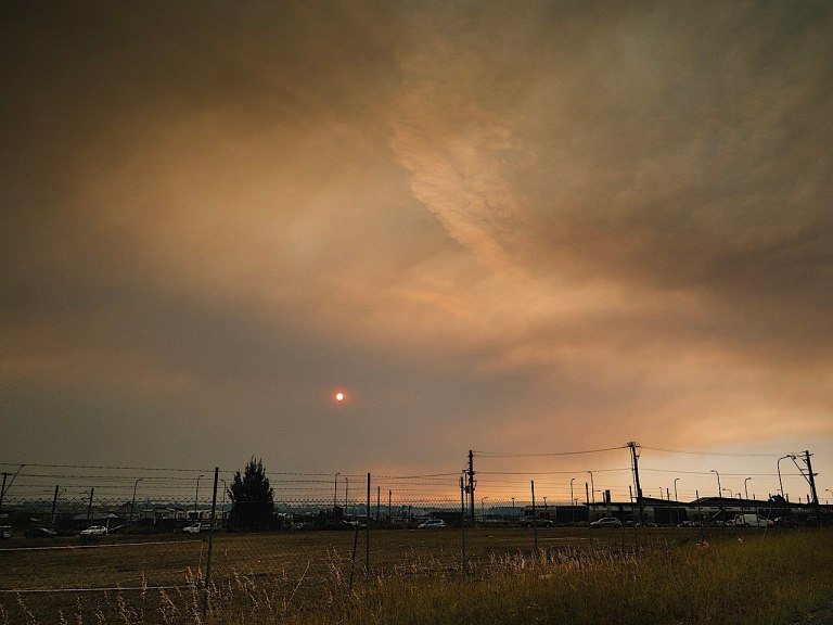 1280px-Bushfire_smoke_(49177347657)