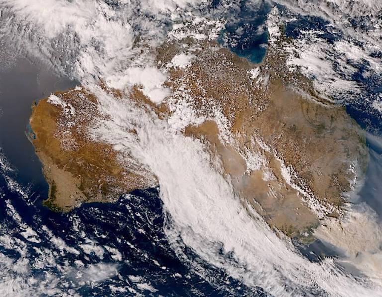 2019–20_Australian_bushfire_as_seen_by_Himawari_8_2020-01-04